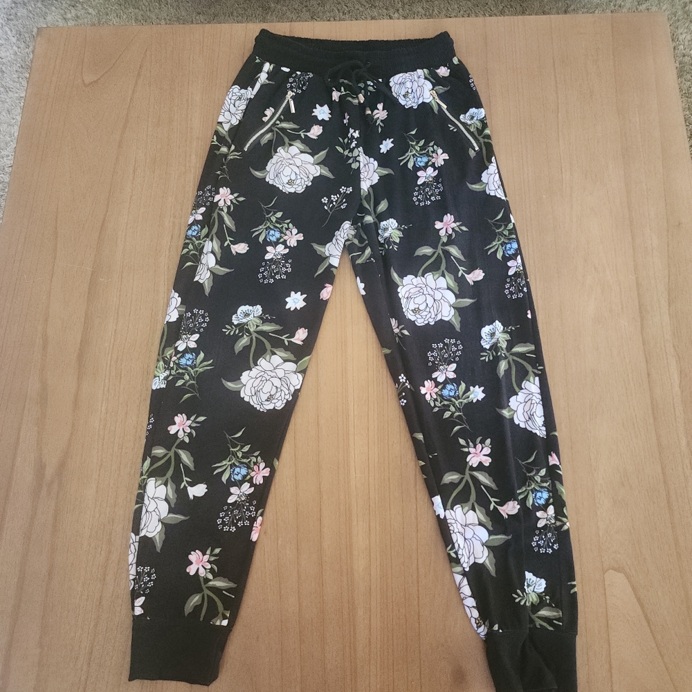 Indero Floral Joggers - Picture 2 of 4